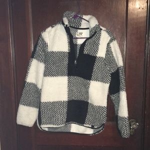 💥Price Drop Liv Black and white Super Warm Fuzzy pullover Fleece 1/4 zip small